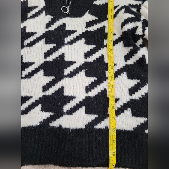 Dex Ladies Stripe Pattern Sweater - Picture 3 of 6